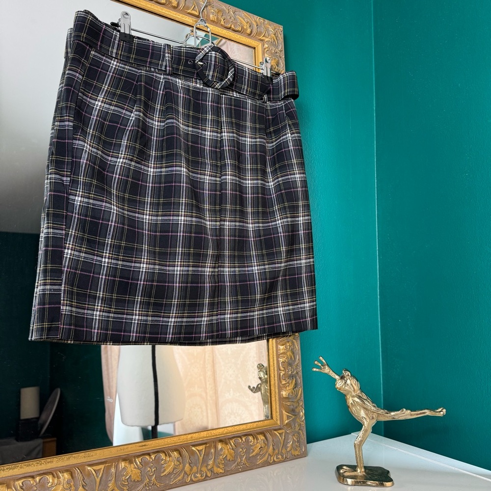 VTG Y2K Era Spring Street Black and Pink Plaid Skirt with belt Size 9